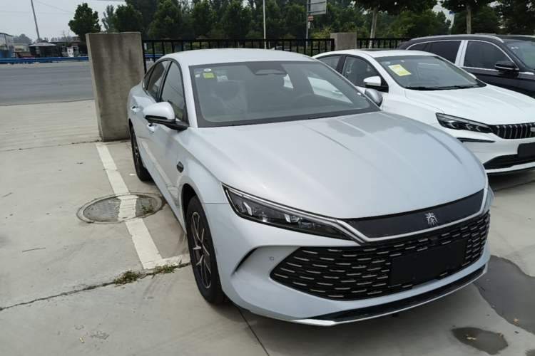Used BYD Qin L 2026 DM-i 128KM Leading Edition Front Right 45 Deg