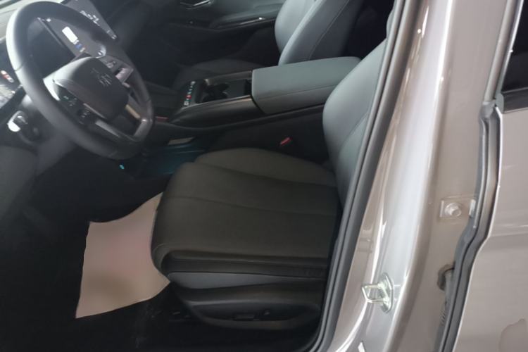 Used BYD Qin L 2026 Model DM-i 210KM Beyond Version Left Front Seat
