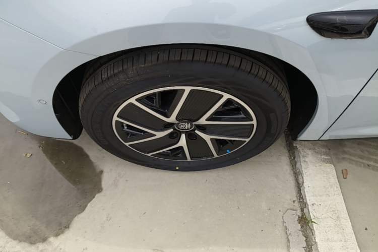 Used BYD Qin L 2026 DM-i 128KM Leading Edition Left Front Wheel Hub