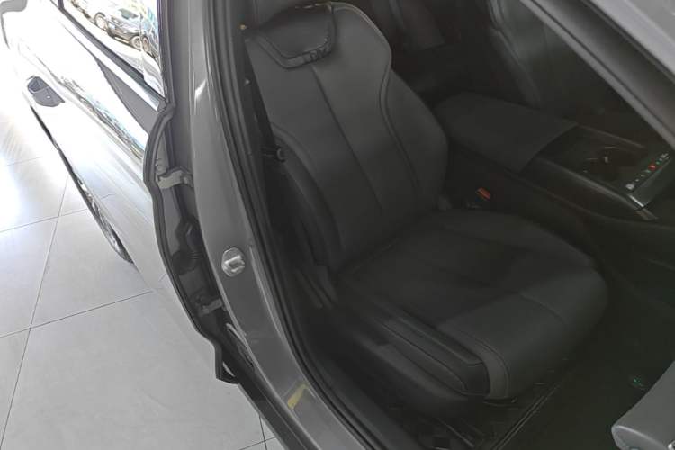 Used BYD Qin L 2026 DM-i 128KM Progressive Edition Right Front Seat