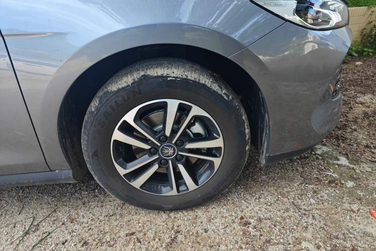 Used BYD Qin L 2026 DM-i 128KM Progressive Edition Right Front Wheel Hub