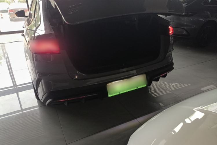 Used BYD Qin L 2026 Model DM-i 210KM Beyond Version Trunk