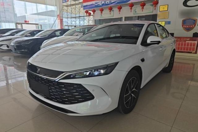 Ojetý BYD Qin L 2026 DM-i 128KM Leading Edition