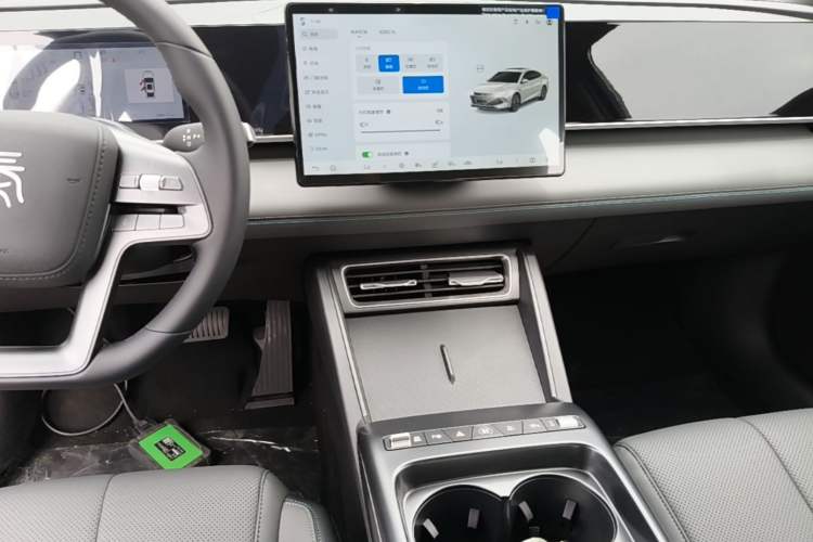Used BYD Qin L 2026 DM-i 128KM Leading Edition Audio And AC Panel