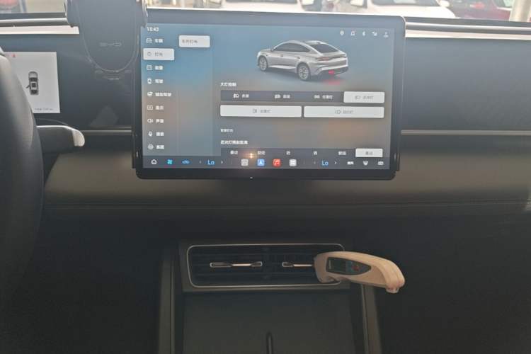 Used BYD Qin L 2026 Model DM-i 210KM Beyond Version Audio And AC Panel
