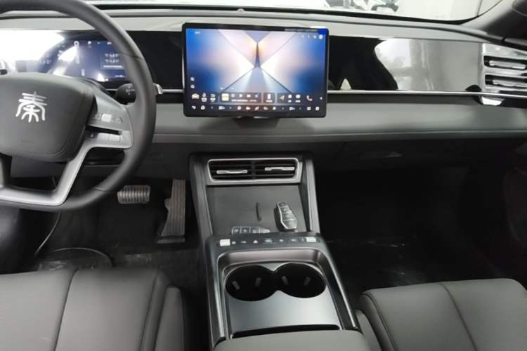 Used BYD Qin L 2026 DM-i 128KM Leading Edition Audio And AC Panel
