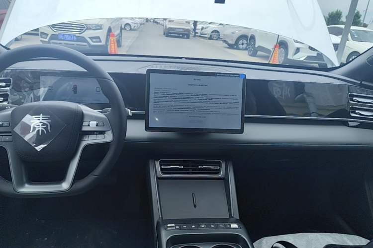 Used BYD Qin L 2026 DM-i 128KM Progressive Edition Audio And AC Panel