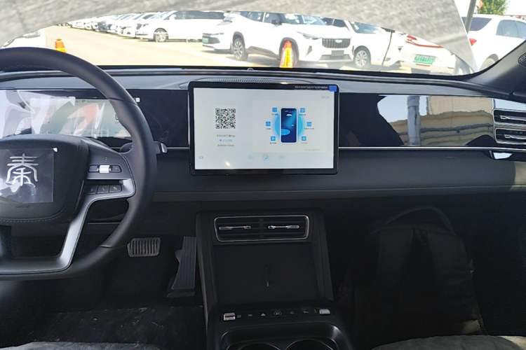 Used BYD Qin L 2026 DM-i 128KM Progressive Edition Audio And AC Panel