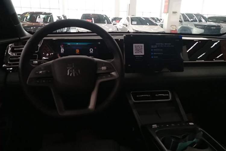Used BYD Qin L 2026 DM-i 128KM Progressive Edition Center Console