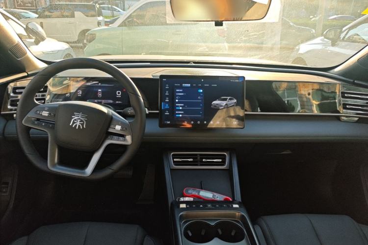 Used BYD Qin L 2026 DM-i 128KM Progressive Edition Center Console