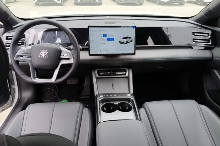 Used BYD Qin L 2026 DM-i 128KM Leading Edition Center Console