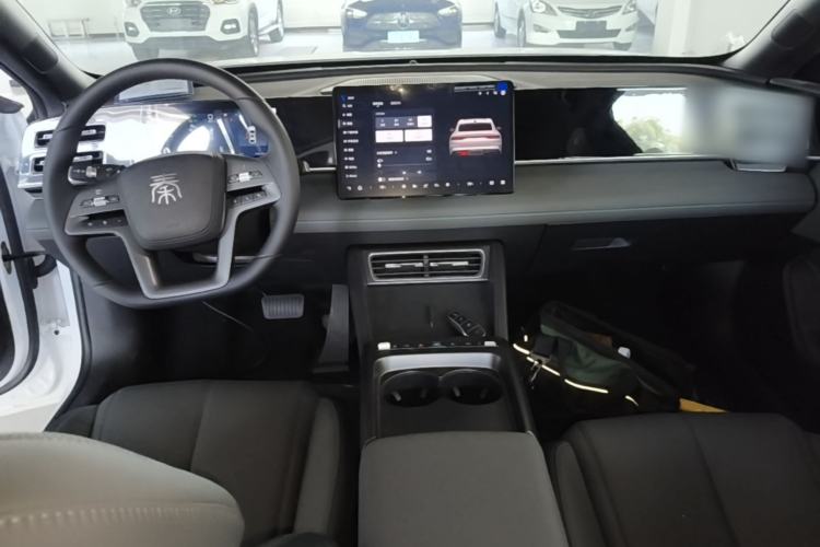 Used BYD Qin L 2026 DM-i 128KM Leading Edition Center Console