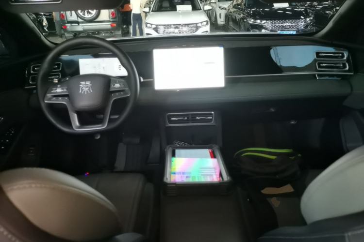 Used BYD Qin L 2026 DM-i 128KM Leading Edition Center Console