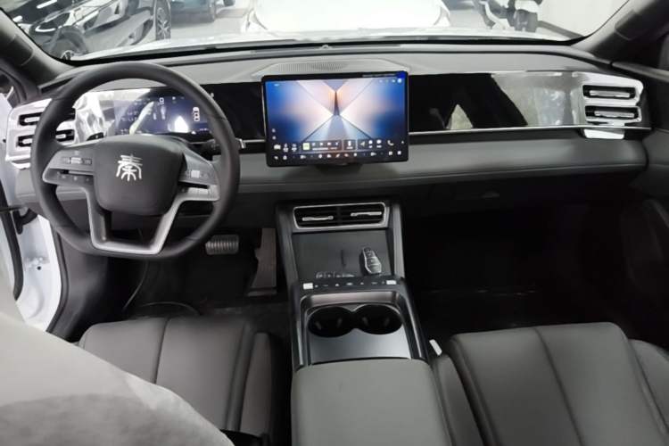 Used BYD Qin L 2026 DM-i 128KM Leading Edition Center Console