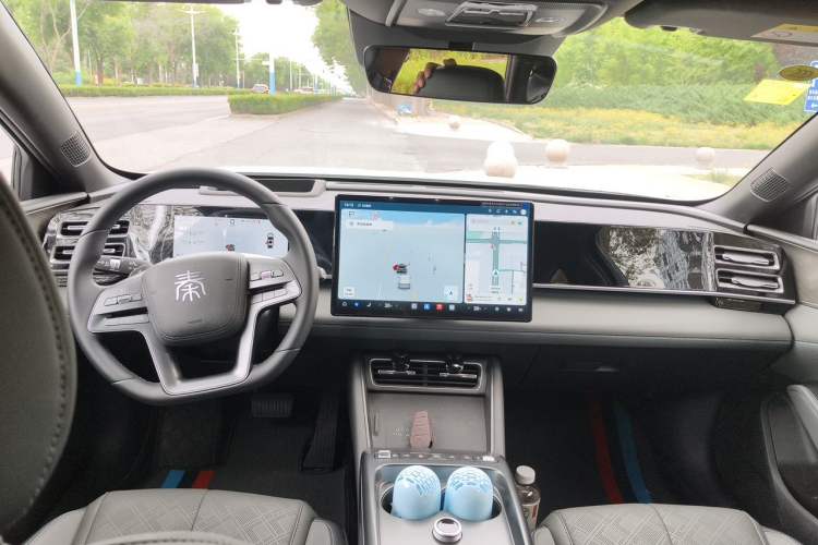 Used BYD Qin L 2026 Model DM-i 210KM Cloud Suspension Version Center Console