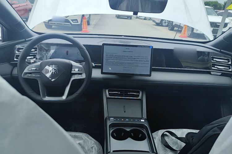 Used BYD Qin L 2026 DM-i 128KM Progressive Edition Center Console