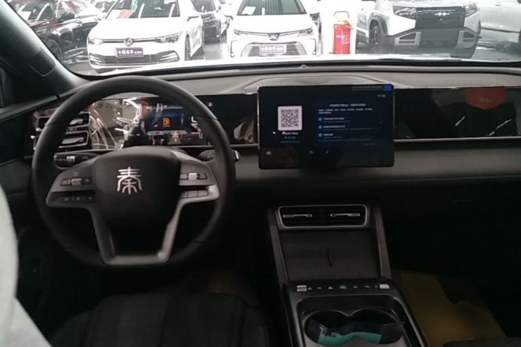 Used BYD Qin L 2026 DM-i 128KM Progressive Edition Center Console