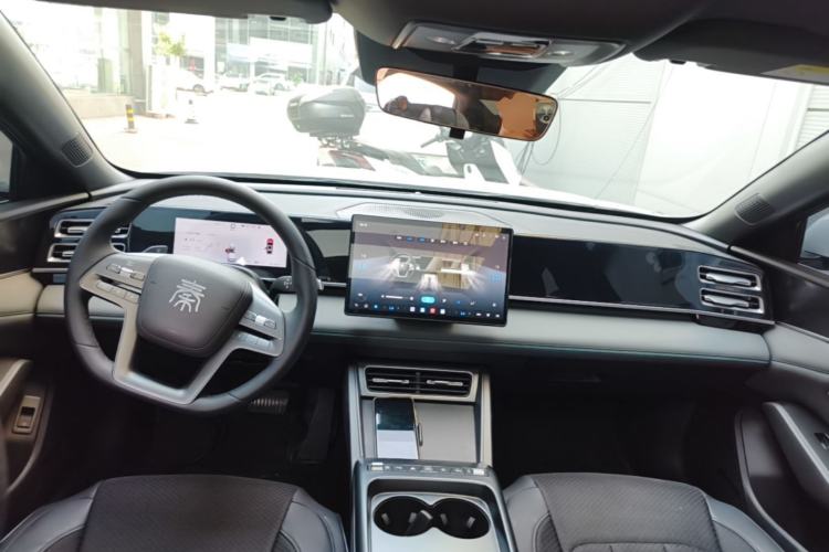 Used BYD Qin L 2026 Model DM-i 210KM Beyond Version Center Console