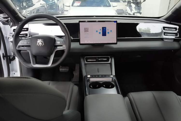 Used BYD Qin L 2026 DM-i 128KM Leading Edition Center Console