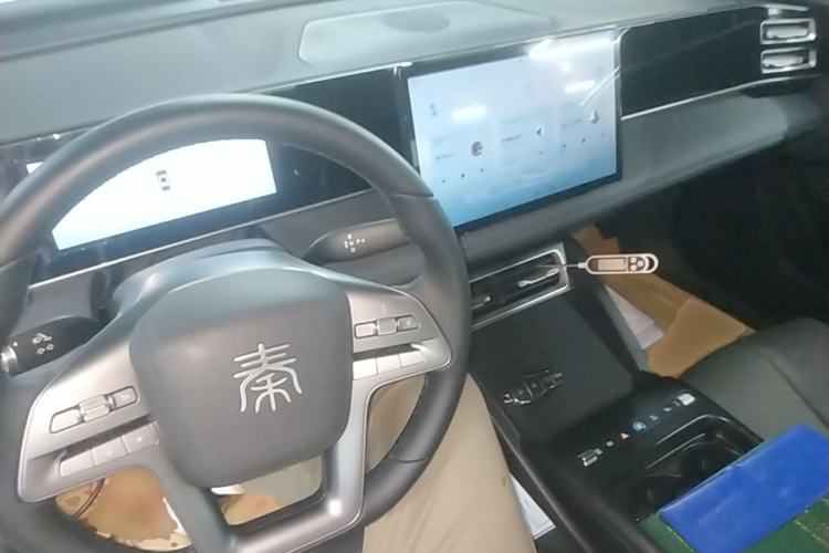 Used BYD Qin L 2026 DM-i 128KM Progressive Edition Center Console