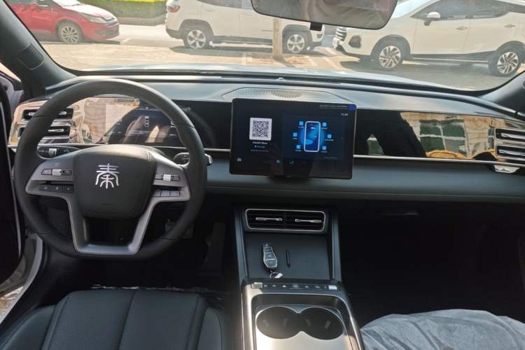 Used BYD Qin L 2026 DM-i 128KM Progressive Edition Center Console