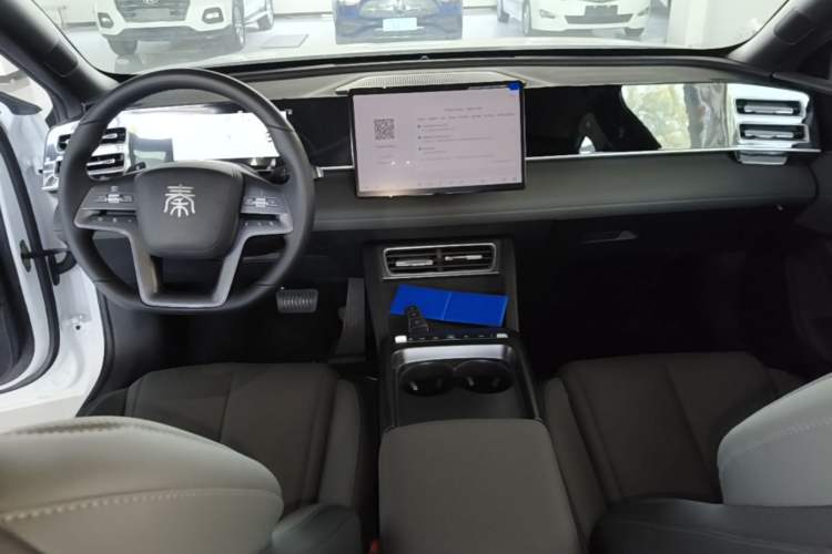 Used BYD Qin L 2026 DM-i 128KM Leading Edition Center Console