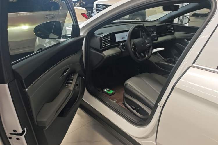 Used BYD Qin L 2026 Model DM-i 210KM Beyond Version Driver Seat