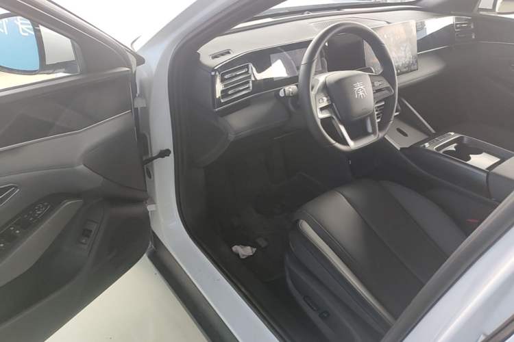 Used BYD Qin L 2026 Model DM-i 210KM Beyond Version Driver Seat
