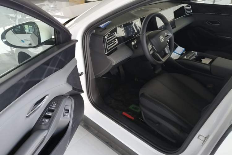 Used BYD Qin L 2026 DM-i 128KM Leading Edition Driver Seat