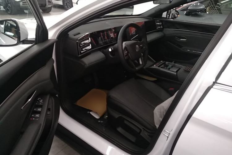 Used BYD Qin L 2026 DM-i 128KM Progressive Edition Driver Seat
