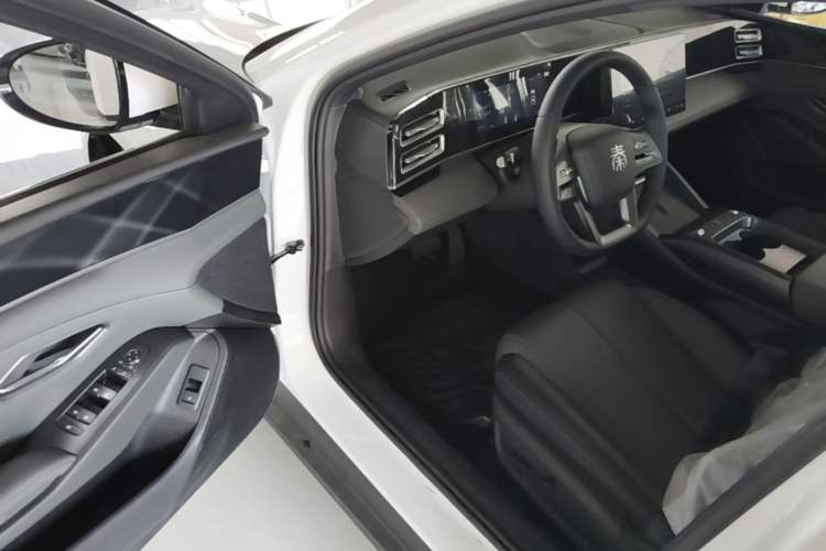Used BYD Qin L 2026 DM-i 128KM Leading Edition Driver Seat