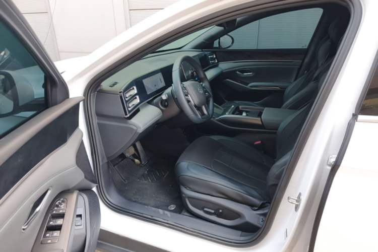 Used BYD Qin L 2026 Model DM-i 210KM Beyond Version Driver Seat