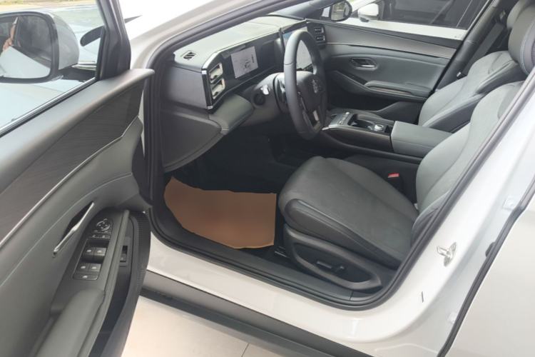 Used BYD Qin L 2026 Model DM-i 210KM Cloud Suspension Version Driver Seat
