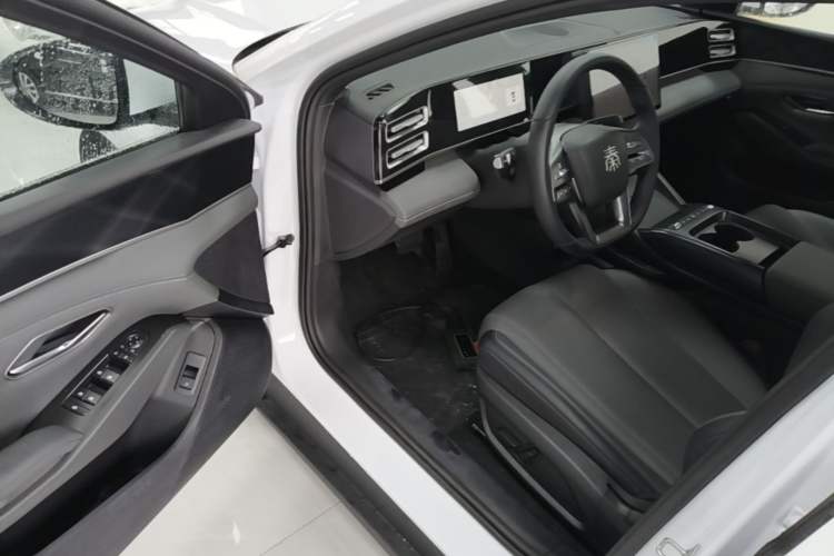 Used BYD Qin L 2026 DM-i 128KM Leading Edition Driver Seat