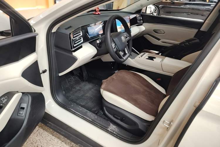 Used BYD Qin L 2026 Model DM-i 210KM Beyond Version Driver Seat