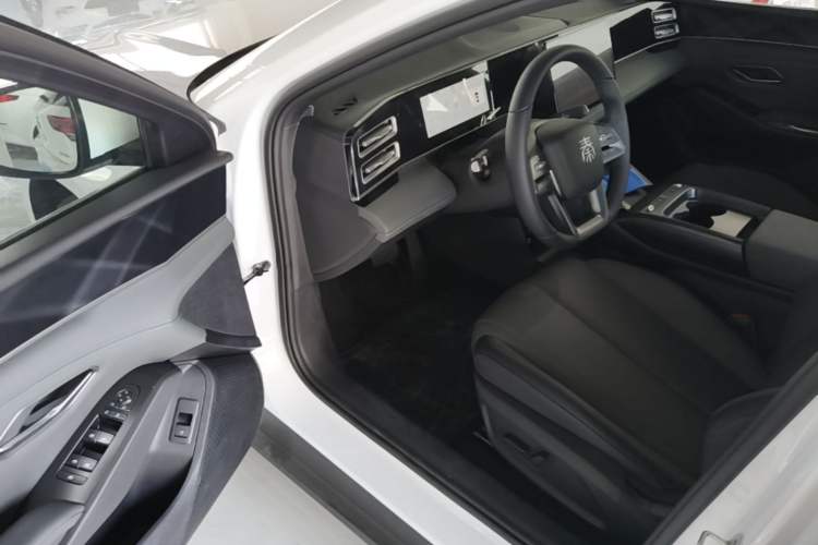 Used BYD Qin L 2026 DM-i 128KM Leading Edition Driver Seat