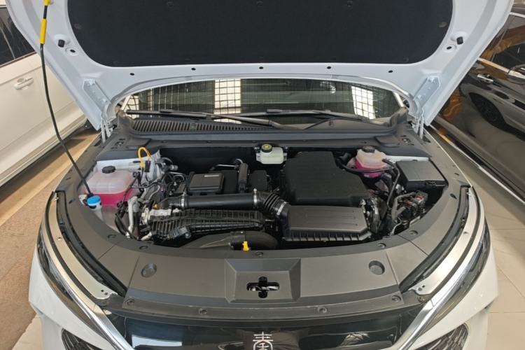 Used BYD Qin L 2026 Model DM-i 210KM Beyond Version Engine Bay