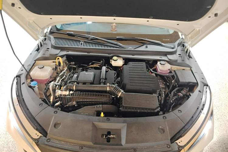 Used BYD Qin L 2026 Model DM-i 210KM Beyond Version Engine Bay