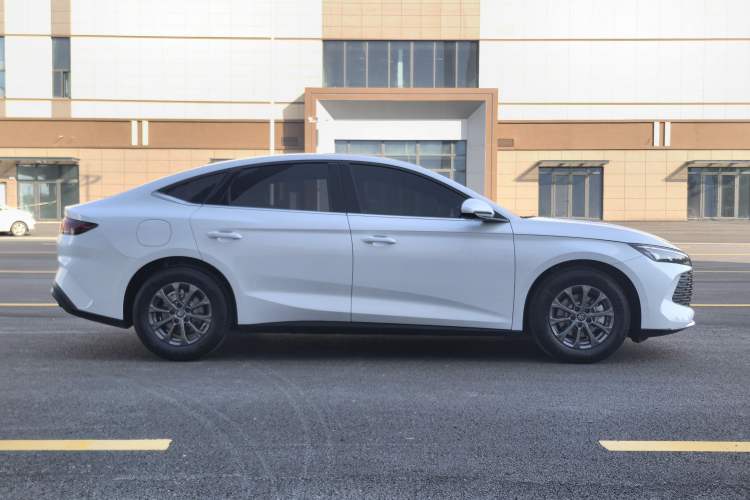 Used BYD Qin L 2026 DM-i 128KM Progressive Edition Exterior 3