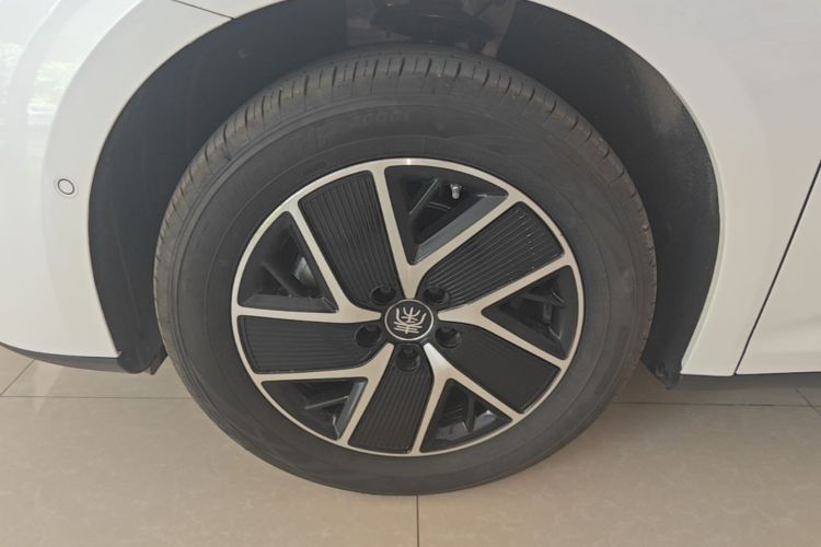 Used BYD Qin L 2026 DM-i 128KM Leading Edition Exterior 4