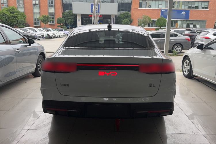 Used BYD Qin L 2026 Model DM-i 210KM Cloud Suspension Version Exterior 4