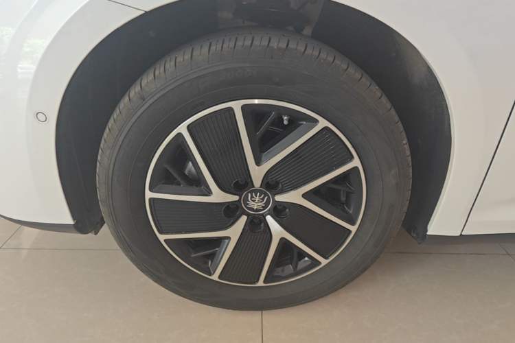 Used BYD Qin L 2026 DM-i 128KM Leading Edition Exterior 4