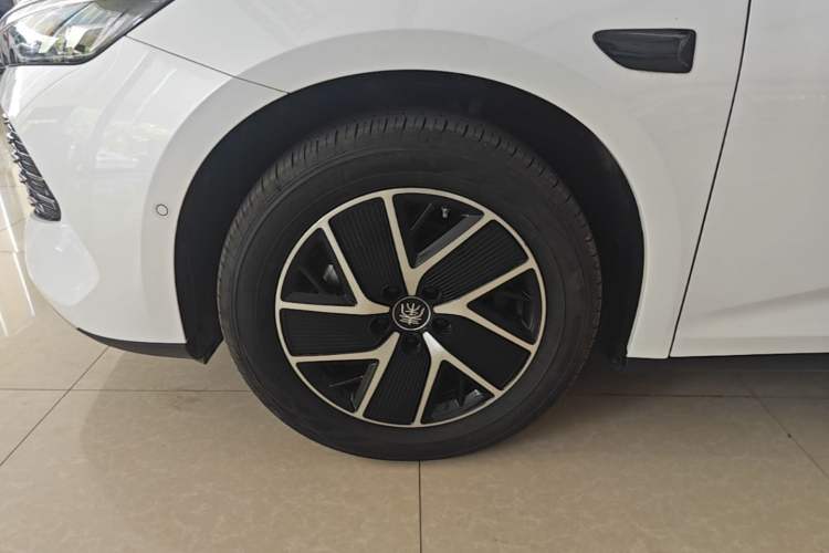 Used BYD Qin L 2026 DM-i 128KM Leading Edition Exterior 4
