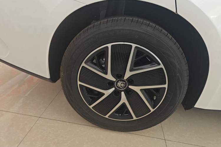 Used BYD Qin L 2026 DM-i 128KM Leading Edition Exterior 5