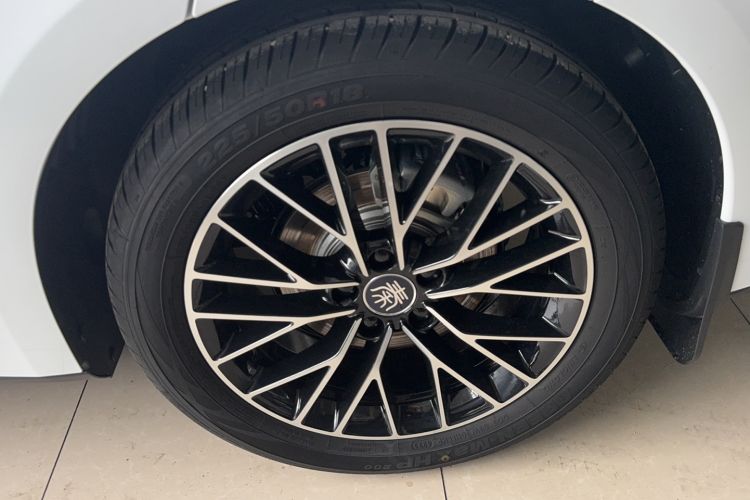 Used BYD Qin L 2026 Model DM-i 210KM Cloud Suspension Version Exterior 6