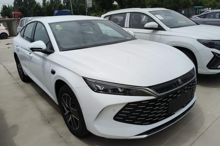 Used BYD Qin L 2026 DM-i 128KM Leading Edition Front Right 45 Deg
