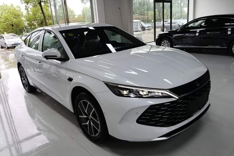 Used BYD Qin L 2026 DM-i 128KM Leading Edition Front Right 45 Deg