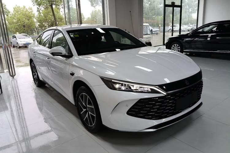 Used BYD Qin L 2026 DM-i 128KM Leading Edition Front Right 45 Deg