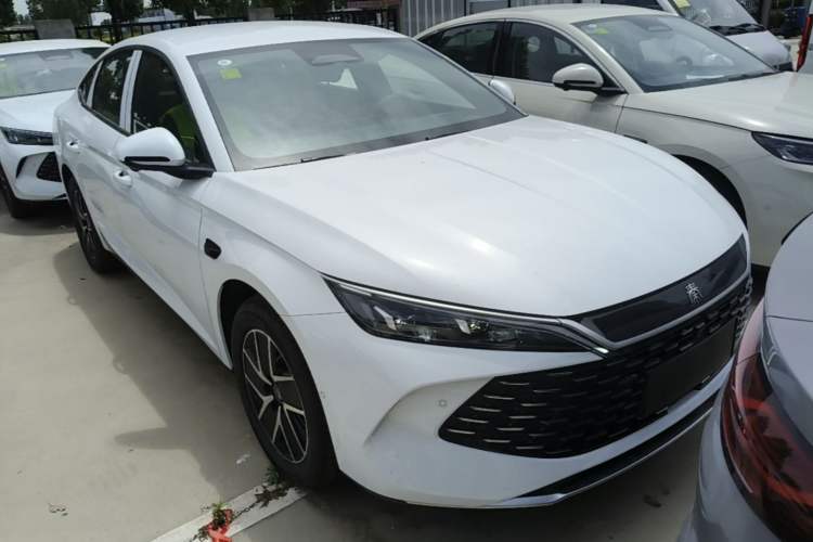 Used BYD Qin L 2026 DM-i 128KM Leading Edition Front Right 45 Deg