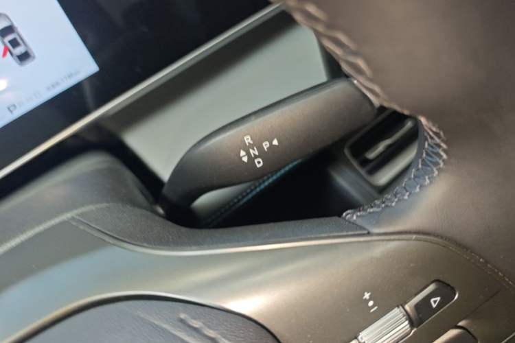 Used BYD Qin L 2026 Model DM-i 210KM Beyond Version Gear Lever